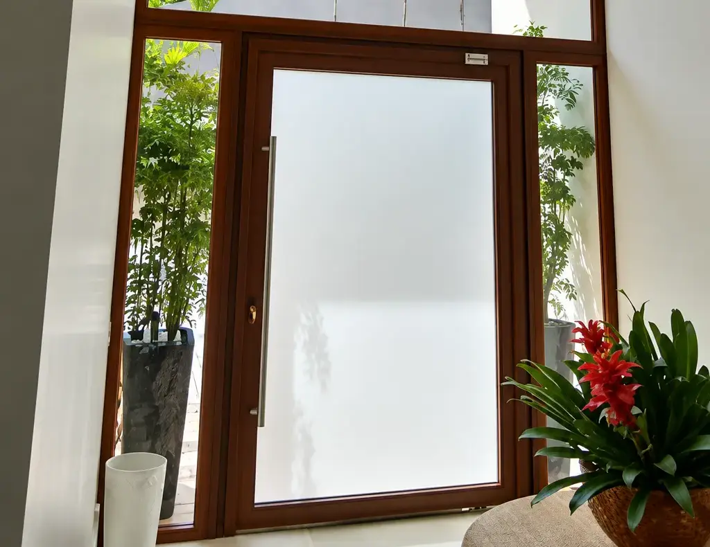 Porta pivotante Instatec